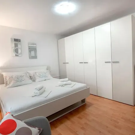 Joskic Nedaleko Plaze * Makarska