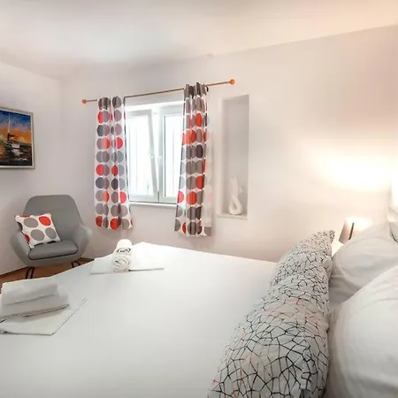 Joskic Nedaleko Plaze * Makarska