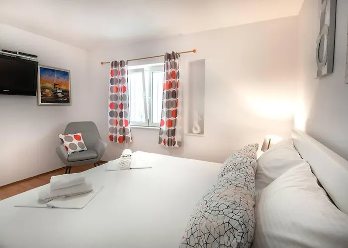 Joskic Nedaleko Plaze * 마카르스카