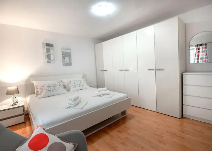 Joskic Nedaleko Plaze * Makarska